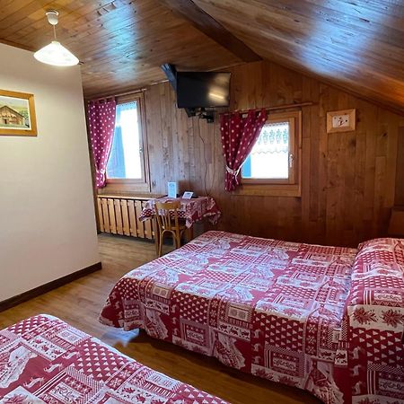 קומבלו Hotel Les Granits מראה חיצוני תמונה