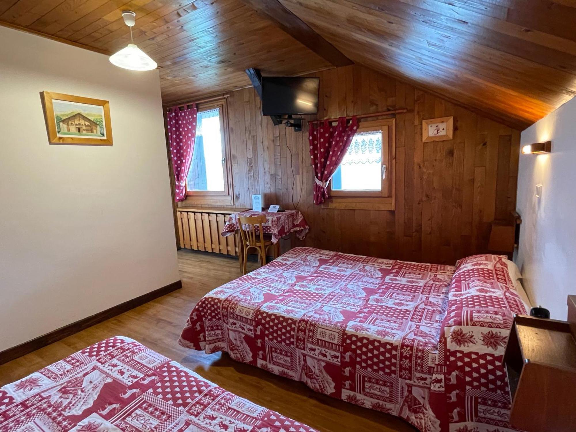 קומבלו Hotel Les Granits מראה חיצוני תמונה