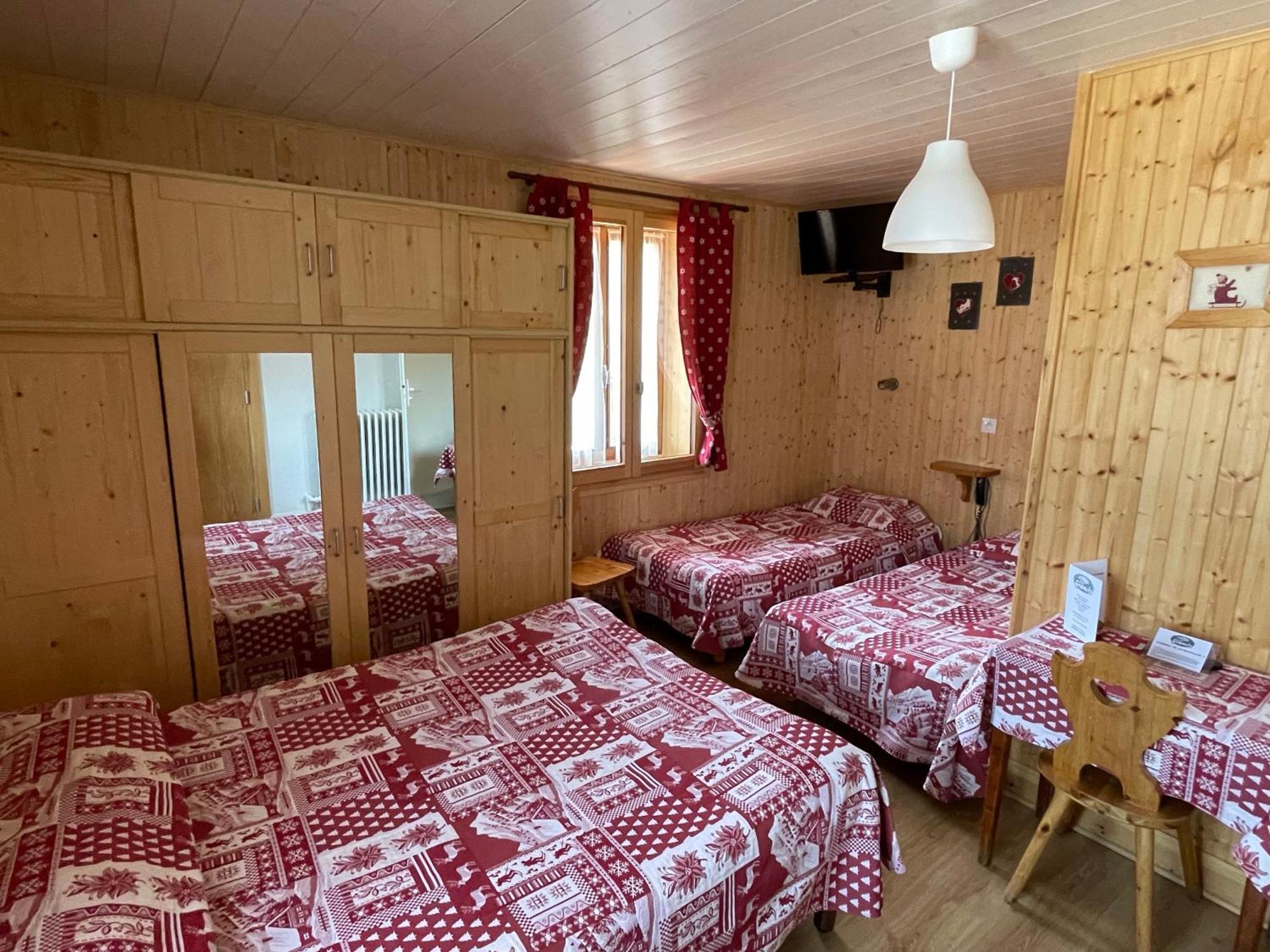 קומבלו Hotel Les Granits מראה חיצוני תמונה