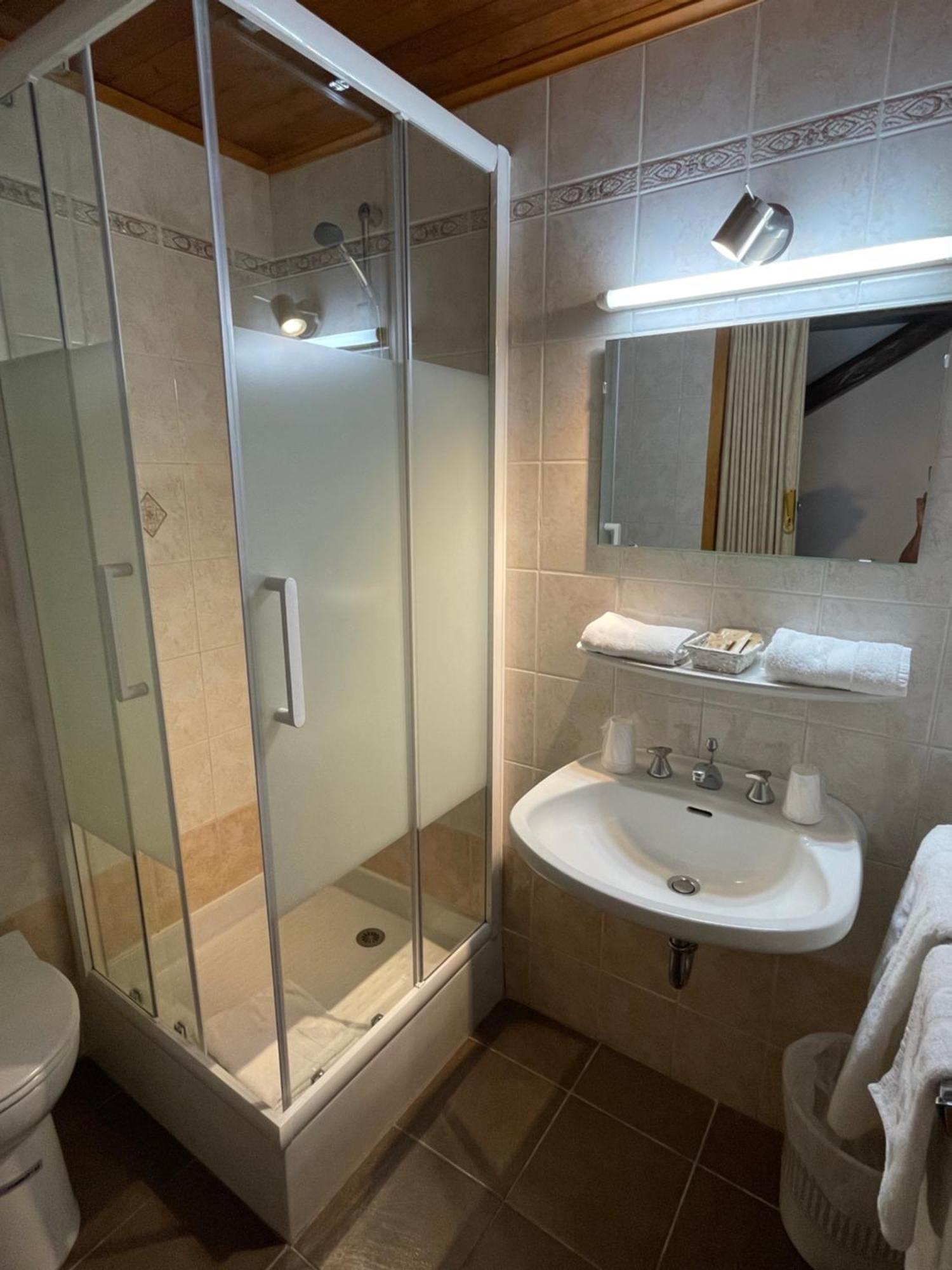 קומבלו Hotel Les Granits מראה חיצוני תמונה