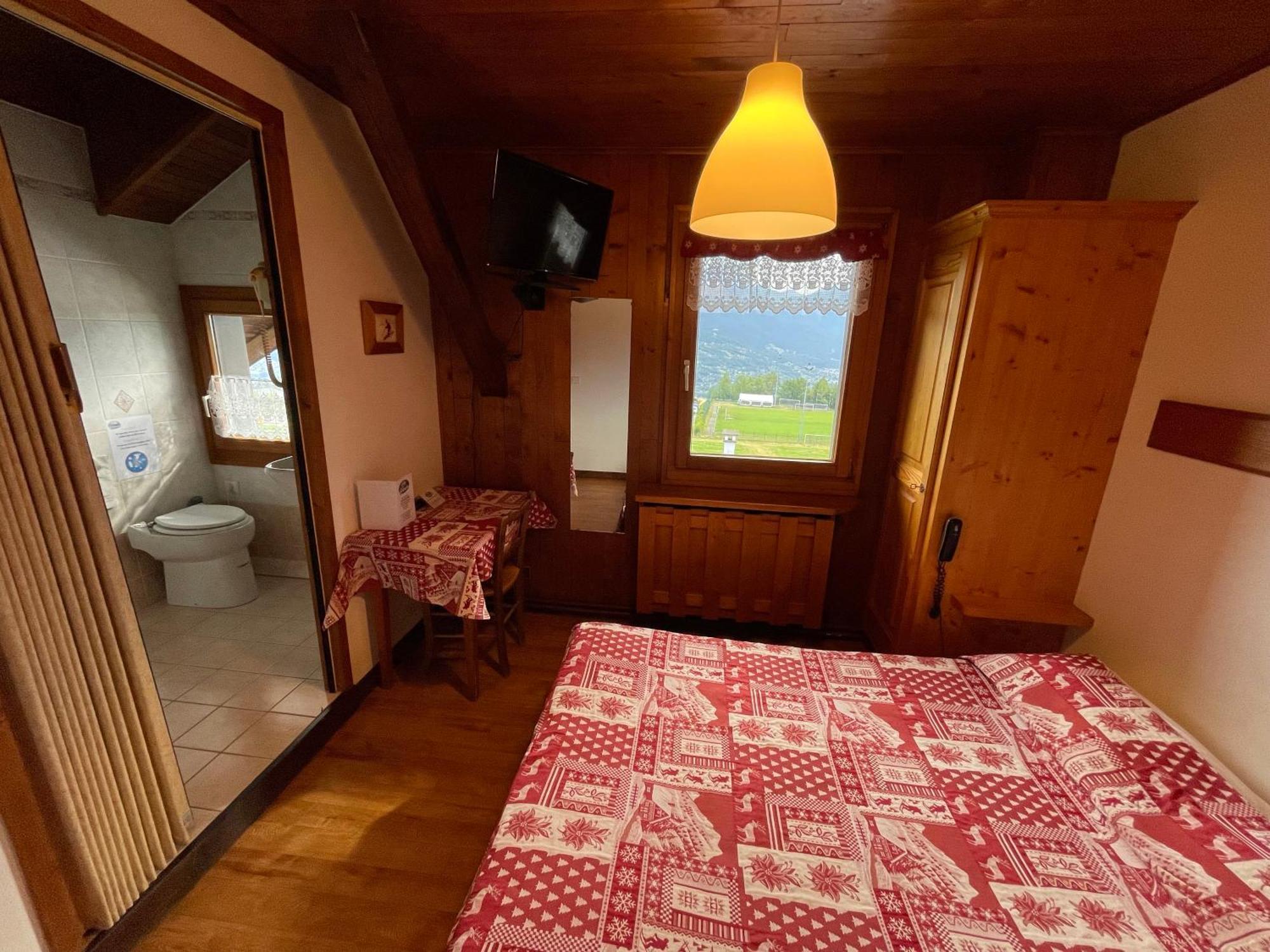קומבלו Hotel Les Granits מראה חיצוני תמונה