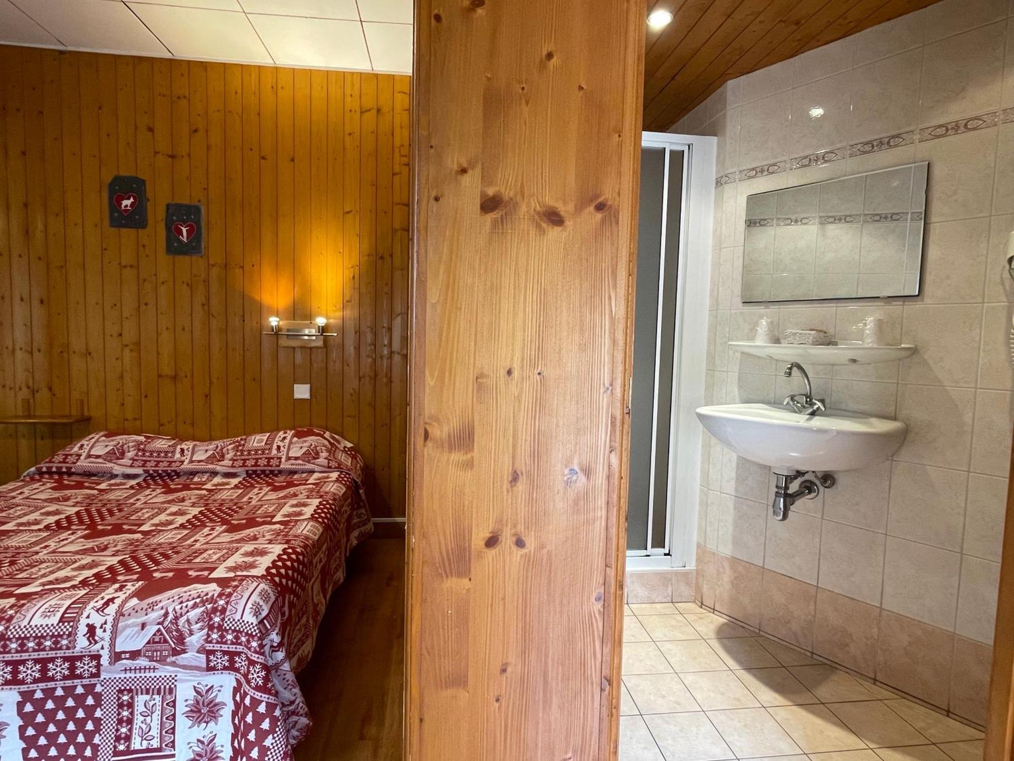 קומבלו Hotel Les Granits מראה חיצוני תמונה