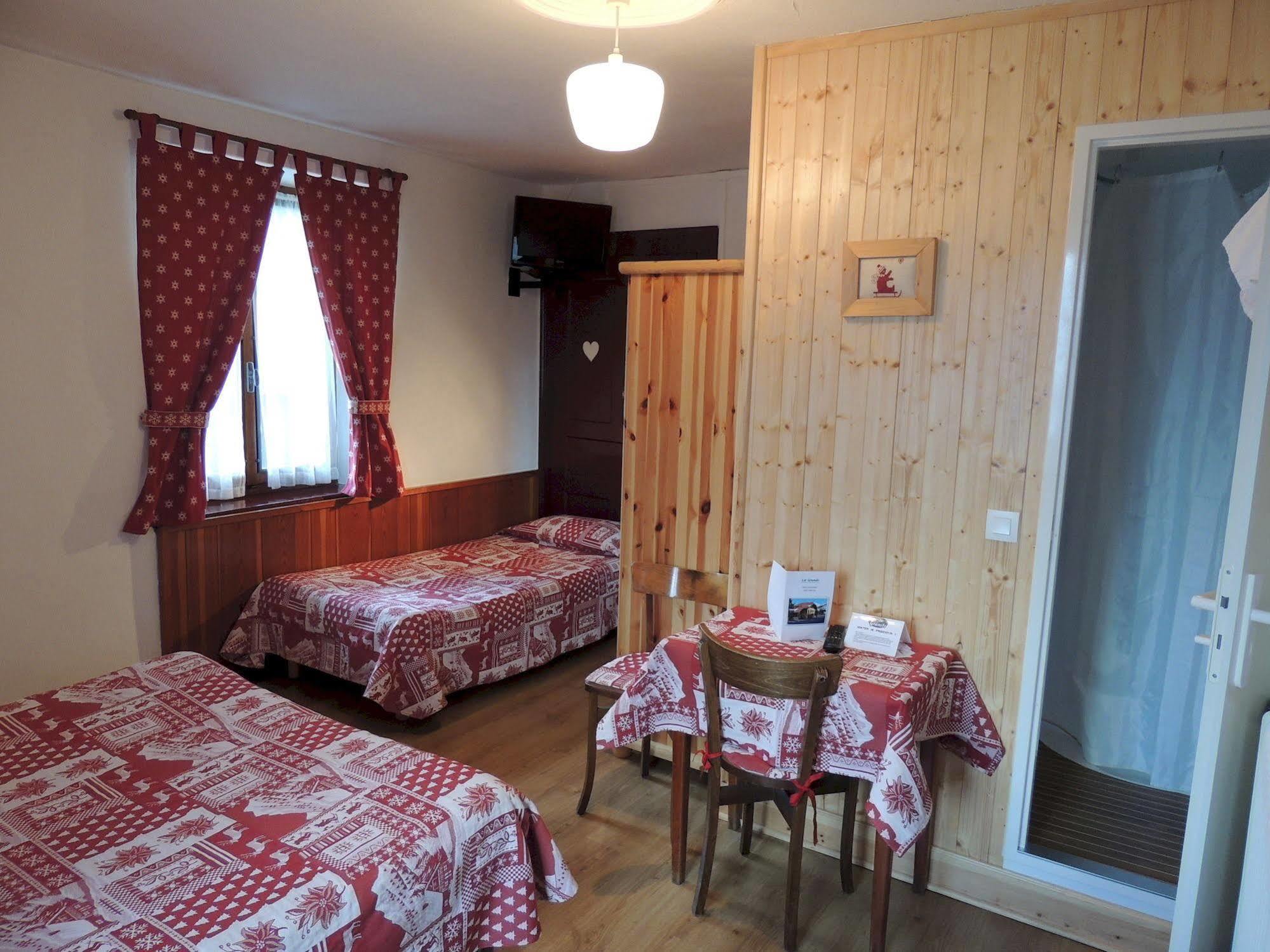 קומבלו Hotel Les Granits מראה חיצוני תמונה
